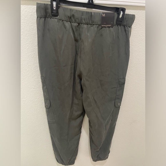 Banana Republic army green women’s soft cargo pants size medium New NWT - Picture 5 of 5